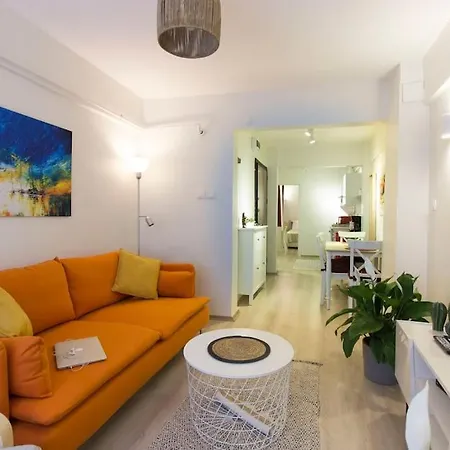 Fully Renovated 2br Flat In Prime Location At Moda * Estambul