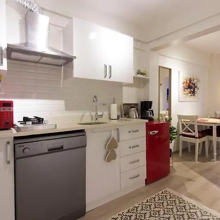 Fully Renovated 2br Flat In Prime Location At Moda Appartamento *
