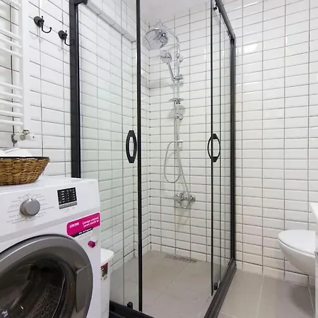 Апартаменты Fully Renovated 2br Flat In Prime Location At Moda