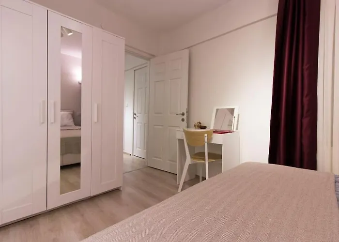 Fully Renovated 2br Flat In Prime Location At Moda * Стамбул