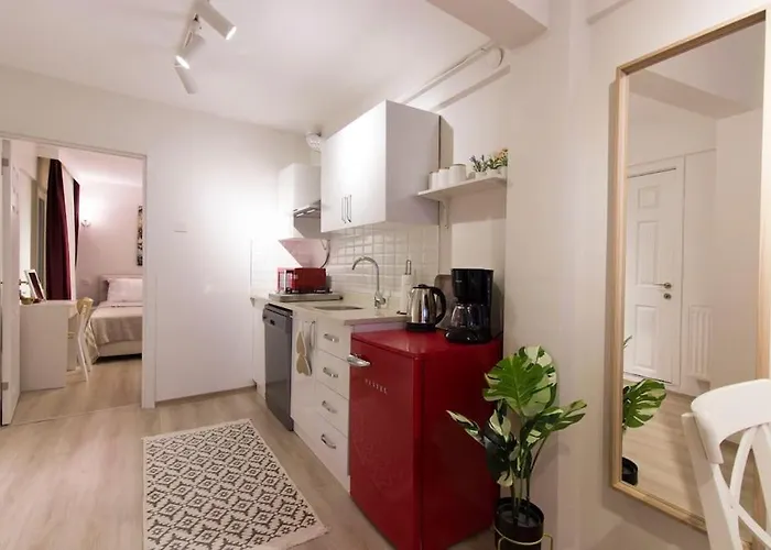 Fully Renovated 2br Flat In Prime Location At Moda Апартаменты